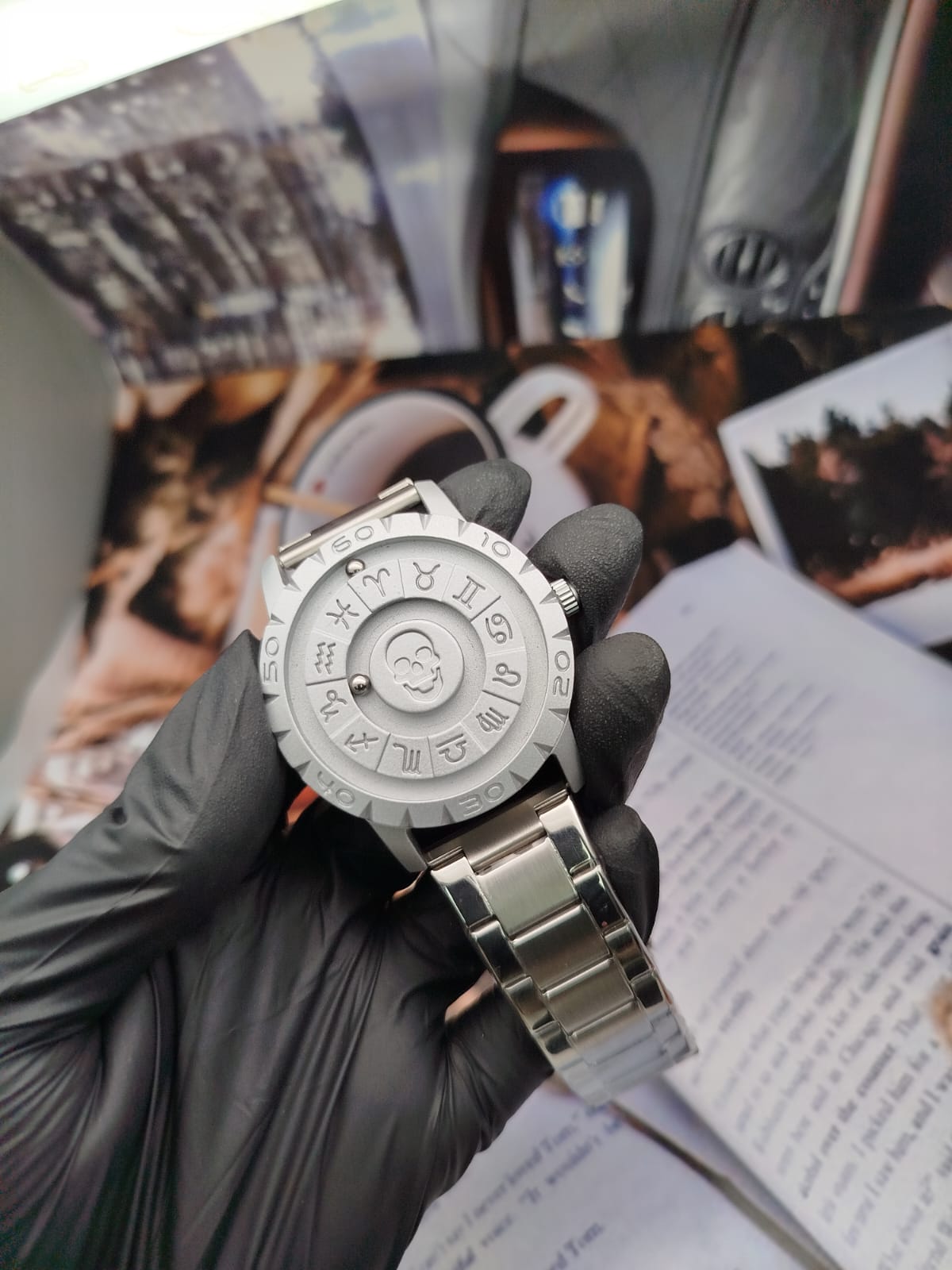 Reloj Magnético Zodiacal Elegancia y Modernidad